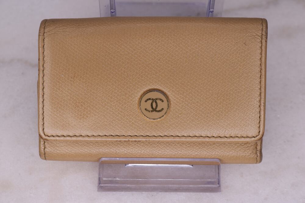 Vintage Chanel Beige Caviar Leather 6-Hook Key Case Organizer - Serial #8439746